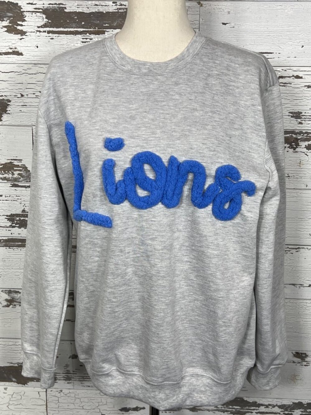 VANGO BRAND Sweatshirt Lions Chenille Embroidered Letter Gray UNISEX Sz M NWOT - Picture 2 of 5
